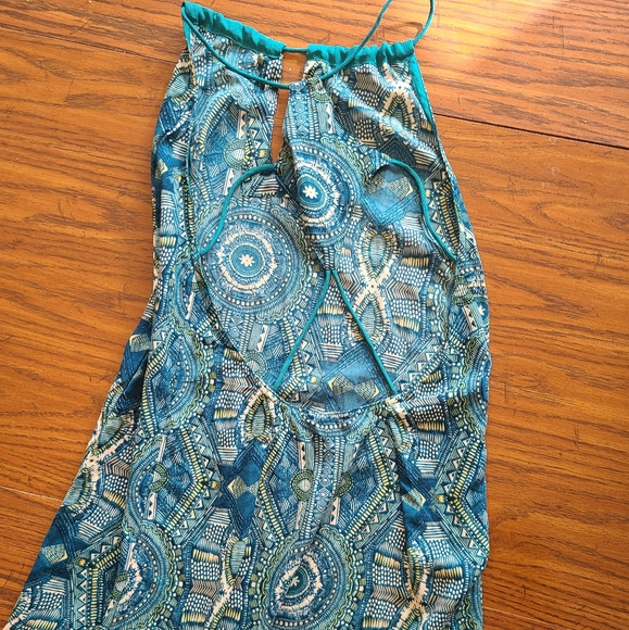 Long sun dress with keyhole front. - Picture 2 of 5